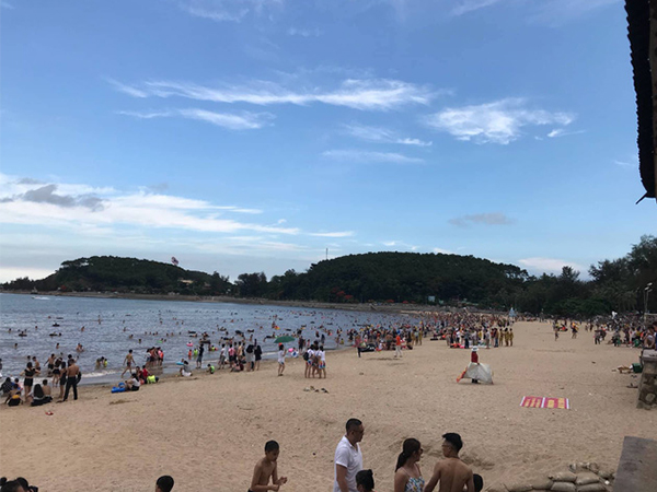 Hải Phòng: Truy tìm đối tượng bắt khách trả tiền ghế ngồi sau khi ăn hải sản ở bãi biển Đồ Sơn