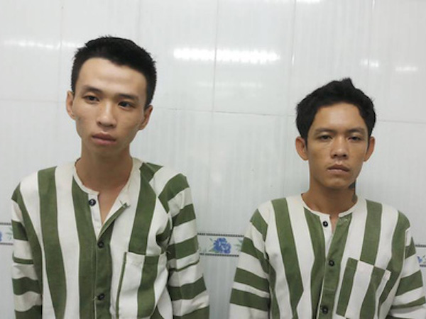 Bị truy đuổi, hai kẻ cướp giật dí dao chống công an