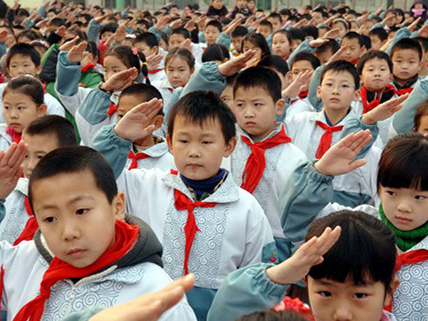 Cậu bé Trung Quốc gây sốc với quan niệm 'có tiền thì có tất cả'