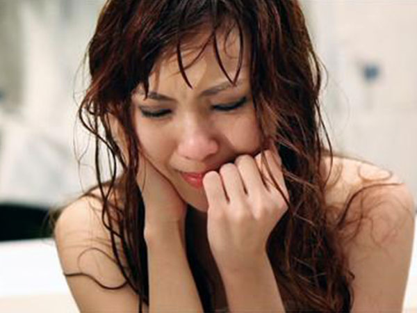 Gia cảnh giàu có của nhà chồng thứ hai khiến tôi lo sợ bí mật của mình bị bại lộ