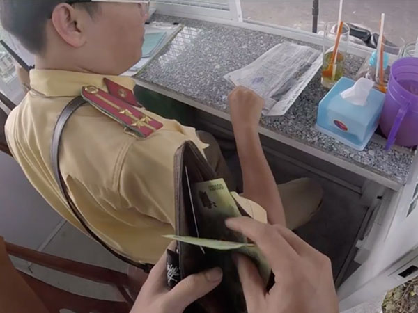 Làm rõ nội dung tố cáo CSGT Hành Xanh nhận 'mãi lộ' 200.000 đồng