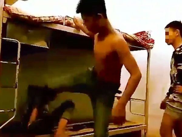 Nghệ An: Clip nam sinh lớp 9 bị bạn cùng phòng đánh đập dã man gây phẫn nộ