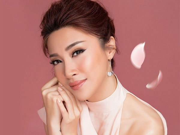 'Người tình không thừa nhận' Công Vinh ra tự truyện, Pha Lê lập tức đăng đàn đá xoáy?