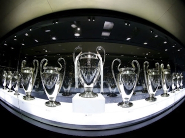Phòng truyền thống của Real hết chỗ để bày Cup Champions League