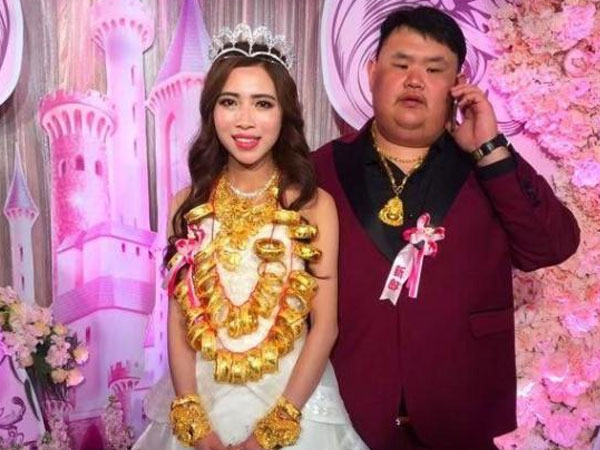 Cô dâu đeo vàng 'gãy cổ' trong đám cưới vẫn mạnh miệng nói: 'Em chỉ yêu anh, không yêu vàng'