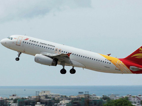 Máy bay từ Trung Quốc đến Việt Nam quay lại vì nghi nứt cửa sổ