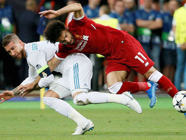 Salah không trách Ramos sau pha phạm lỗi gây chấn thương