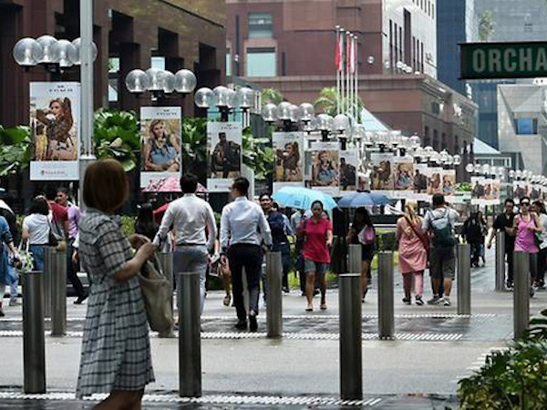 Singapore bắt nhóm 4 người Việt trộm quần áo hàng hiệu