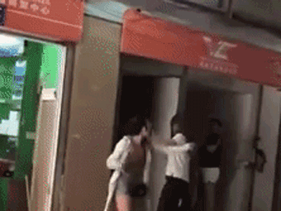 Trần tình của người chồng chứng kiến vợ mới đánh ghen dã man vợ cũ: 'Tôi không bênh ai cả nhưng thật sự thấy xót xa'