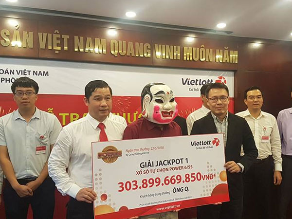 Trúng số độc đắc 400 tỷ đồng: Vô đối 300 tỷ, 'hạng ruồi' bỏ túi hơn 3 tỷ