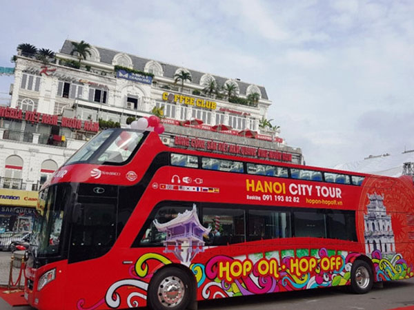 Tuyến buýt mui trần đầu tiên ở Hà Nội chính thức lăn bánh