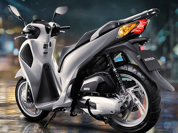 Vì sao xe máy tay ga của Honda luôn đội giá bất thường?