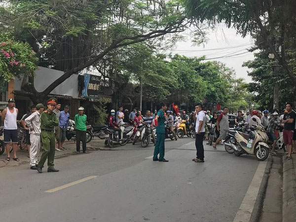 3 mẹ con bị cuốn vào gầm xe tải tử vong: Người chồng hét lớn nhưng tài xế không nghe thấy