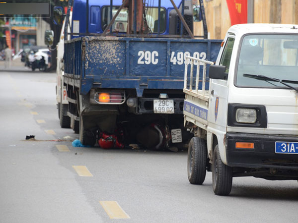 Bác sĩ trực tiếp cấp cứu nạn nhân vụ xe tải chạy lùi: '3 mẹ con đã tử vong trước khi vào viện, chúng tôi chưa từng thấy tai nạn nào thương tâm như vậy'