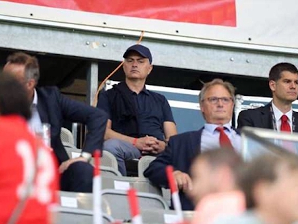 Mourinho xem giò Ibrahimovic nước Áo