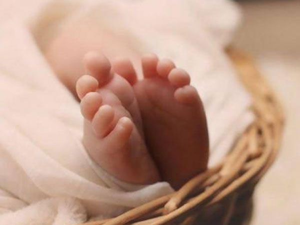 Người mẹ đã 'chết' 42 ngày vẫn hạ sinh hai cậu bé sinh đôi khỏe mạnh