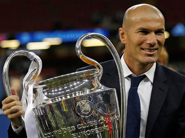 Zinedine Zidane từ chức HLV trưởng Real Madrid