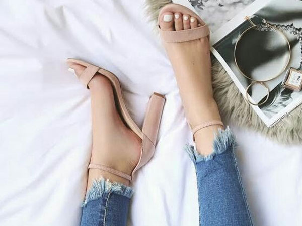 5 bí quyết 'xịn' giúp các nàng đi giày cao gót mà không bị đau chân