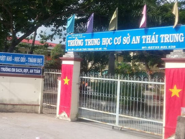 Án mạng trước cổng trường trong ngày tổng kết năm học