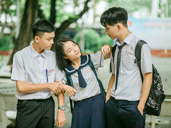 Bộ ảnh 'tình bể bình' của nhóm bạn Sài Gòn: Chúng mình chơi thân đến nỗi bị nhầm là cả 3 đang yêu nhau