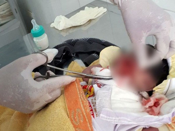 Bố bé trai bị mẹ chôn sống: 'Lúc nó nói có bầu, lúc nói không có, ai biết đâu mà lần'