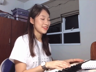 Khánh Vy bị chê 'hát quá điệu' khi tung clip cover Bùa yêu