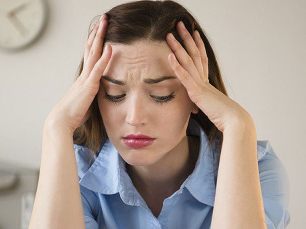 Mang tiếng lấy chồng giàu nhưng gửi vài triệu cho mẹ đẻ chữa bệnh, tôi cũng bị dọa đuổi khỏi nhà