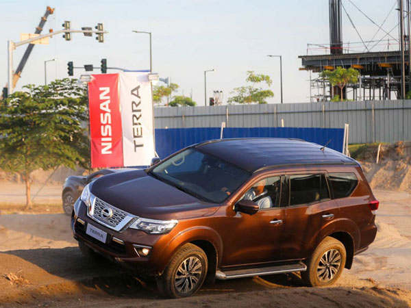 So sánh công suất động cơ dầu của: Nissan Terra, Chevrolet Trailblazer và Toyota Fortuner