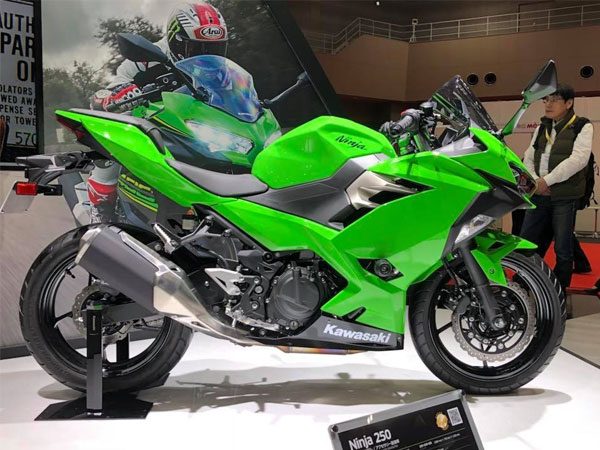 Soi chi tiết Kawasaki Ninja 250 2018 có giá 133 triệu đồng tại Việt Nam