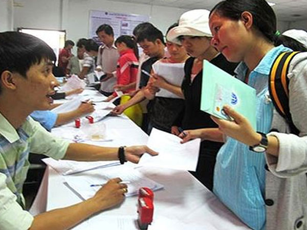 Tại sao người lao động ồ ạt xin rút BHXH 1 lần?