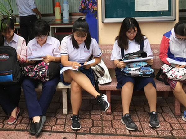 87.400 thí sinh bắt đầu thi môn đầu tiên