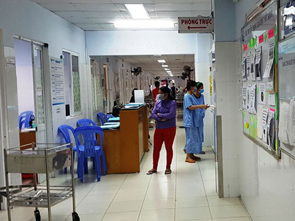 Bệnh viện Từ Dũ cách ly 80 người nghi mắc cúm, hoãn mổ 4 ngày