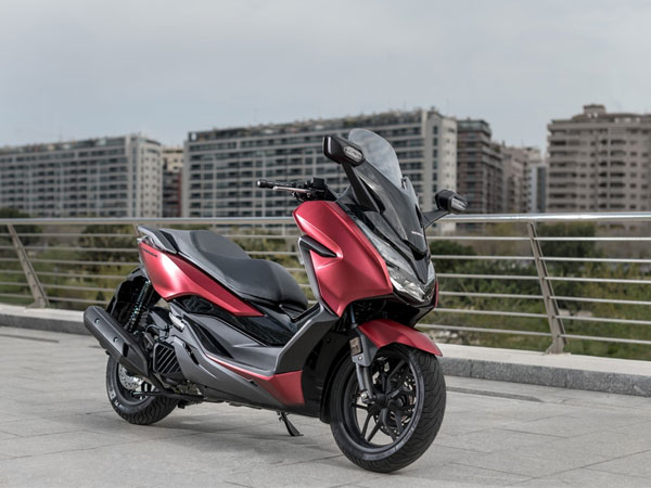 Honda Forza 125 2018 ra mắt, đẹp và thể thao hơn