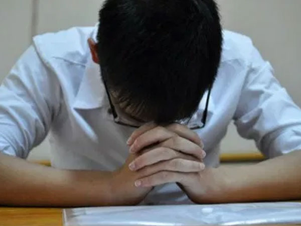 Mệt mỏi vẫn phải học thêm dịp hè vì sợ bị giáo viên ghét