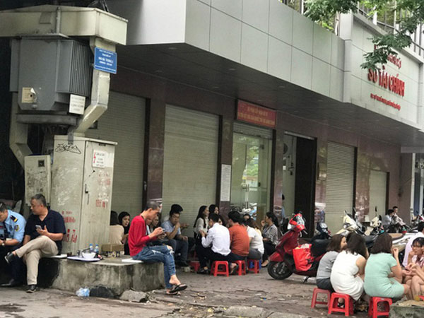 Trà đá vỉa hè: Lãi 2.000%, kiếm bạc triệu mỗi ngày