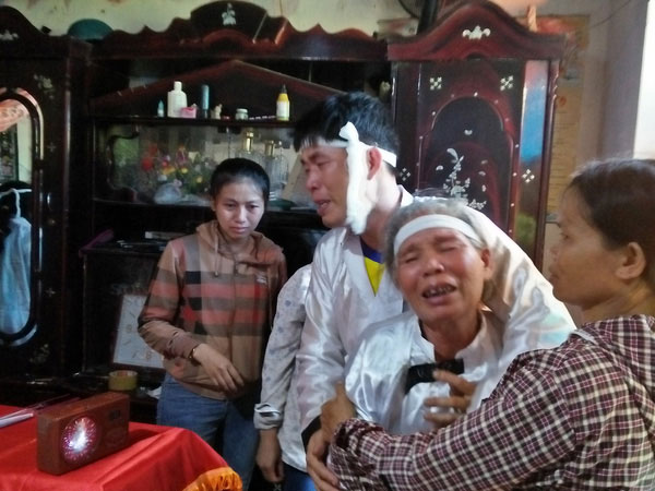 Vụ 3 mẹ con thai phụ tử vong dưới gầm xe tải: Đẫm nước mắt tiễn đưa thi thể 3 nạn nhân xấu số