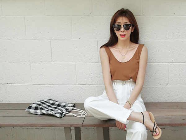 15 set đồ dưới đây chứng minh rằng quần trắng cũng 'đa zi năng' chẳng kém quần jeans