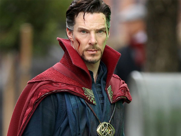 'Dr. Strange' Benedict Cumberbatch đánh bại 4 tên cướp trên đường phố