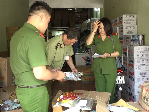 Hà Nội: Phát hiện hơn một tấn nguyên liệu trà sữa không rõ nguồn gốc