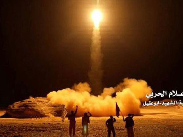 Houthi tuyên bố bắn hạ chiếc trực thăng Apache thứ hai của liên quân Saudi Arabia