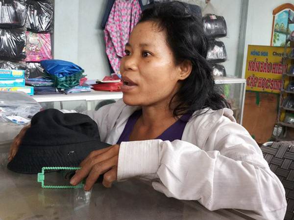 Người phụ nữ nhặt tiền rơi: 'Tôi nói mọi người trả lại nhưng họ bỏ túi đi mất'