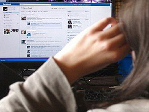 Than thở chồng lấy tài khoản Facebook mới 'đăng đàn' nhớ người yêu cũ, mẹ bỉm sữa được dân mạng nhiệt tình chỉ cách trị