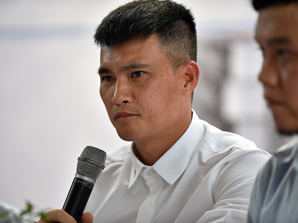Công Vinh: 'Góc khuất làng bóng còn kinh khủng hơn, tôi chưa viết'