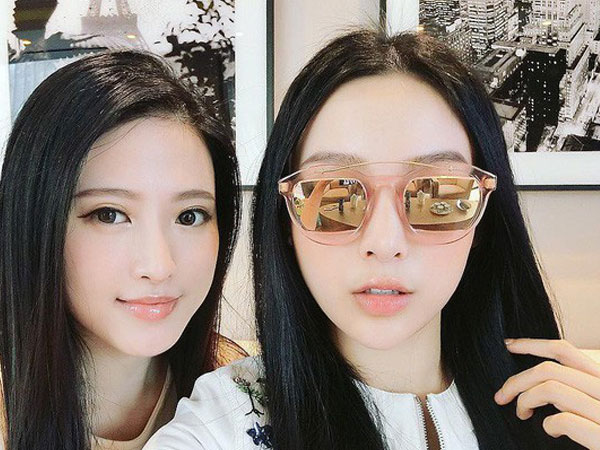 Khoe ảnh em gái giống mình như đúc, Huyền Baby được dân mạng khen: Có hai mỹ nhân trong một khung hình