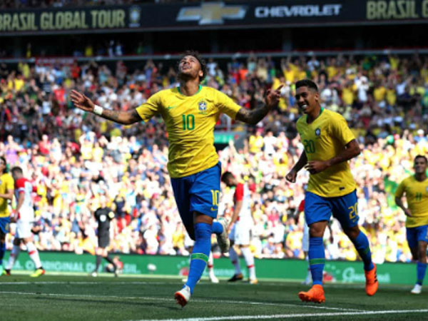 Neymar ghi bàn độc diễn ngày trở lại, Brazil đánh bại Croatia
