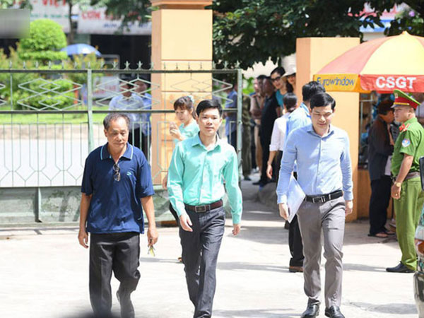 Không khí đặc biệt trong ngày Tòa xét xử BS Lương đọc lời tuyên án