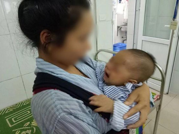 Mẹ vắt sữa chữa đỏ mắt cho con, bé trai 7 tháng tuổi phải bỏ một mắt vì hoại tử