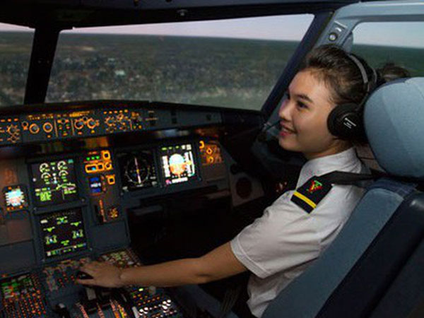 Mỗi giờ làm việc trên không, phi công Vietnam Airlines được trả bao nhiêu tiền?
