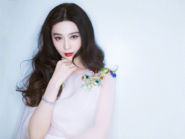 Phạm Băng Băng: Từ 'hợp đồng ma' triệu USD đến bí mật showbiz?