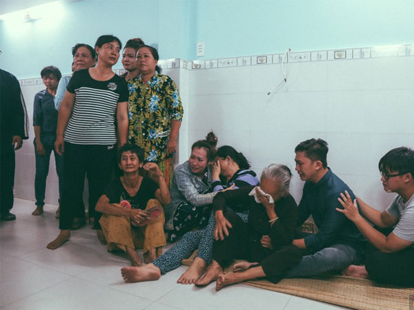 Vụ cô gái bị bạn trai cũ phân xác ở Sài Gòn: Chồng sắp cưới không đứng vững, liên tục gào khóc gọi tên người yêu trong tuyệt vọng